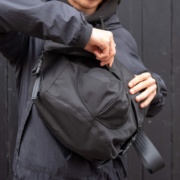 pokit / pokit utility capsule m/ショルダーバッグ/--/BLK Buy Pokit UTILITY CAPSULE (M) BAG £250 – POKIT-shop